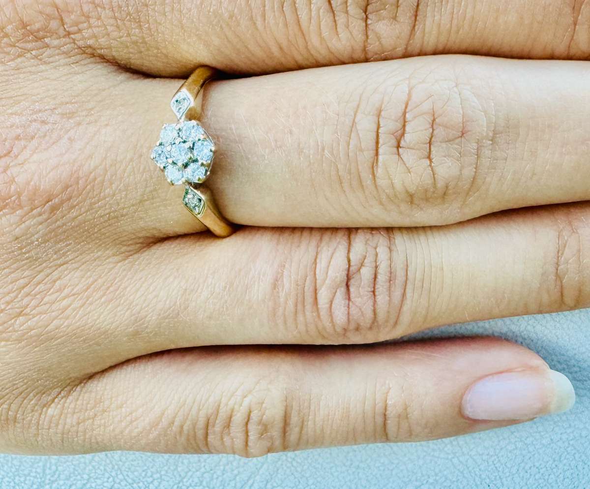 ENGLISH COLLECTABLE MILLENNIUM HALLMARK 9CT YELLOW GOLD DIAMOND RING