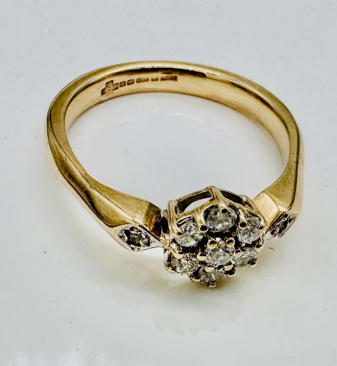 ENGLISH COLLECTABLE MILLENNIUM HALLMARK 9CT YELLOW GOLD DIAMOND RING
