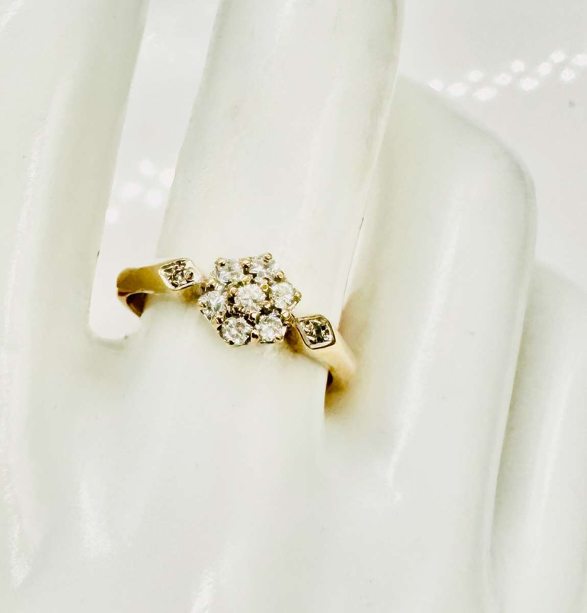 ENGLISH COLLECTABLE MILLENNIUM HALLMARK 9CT YELLOW GOLD DIAMOND RING