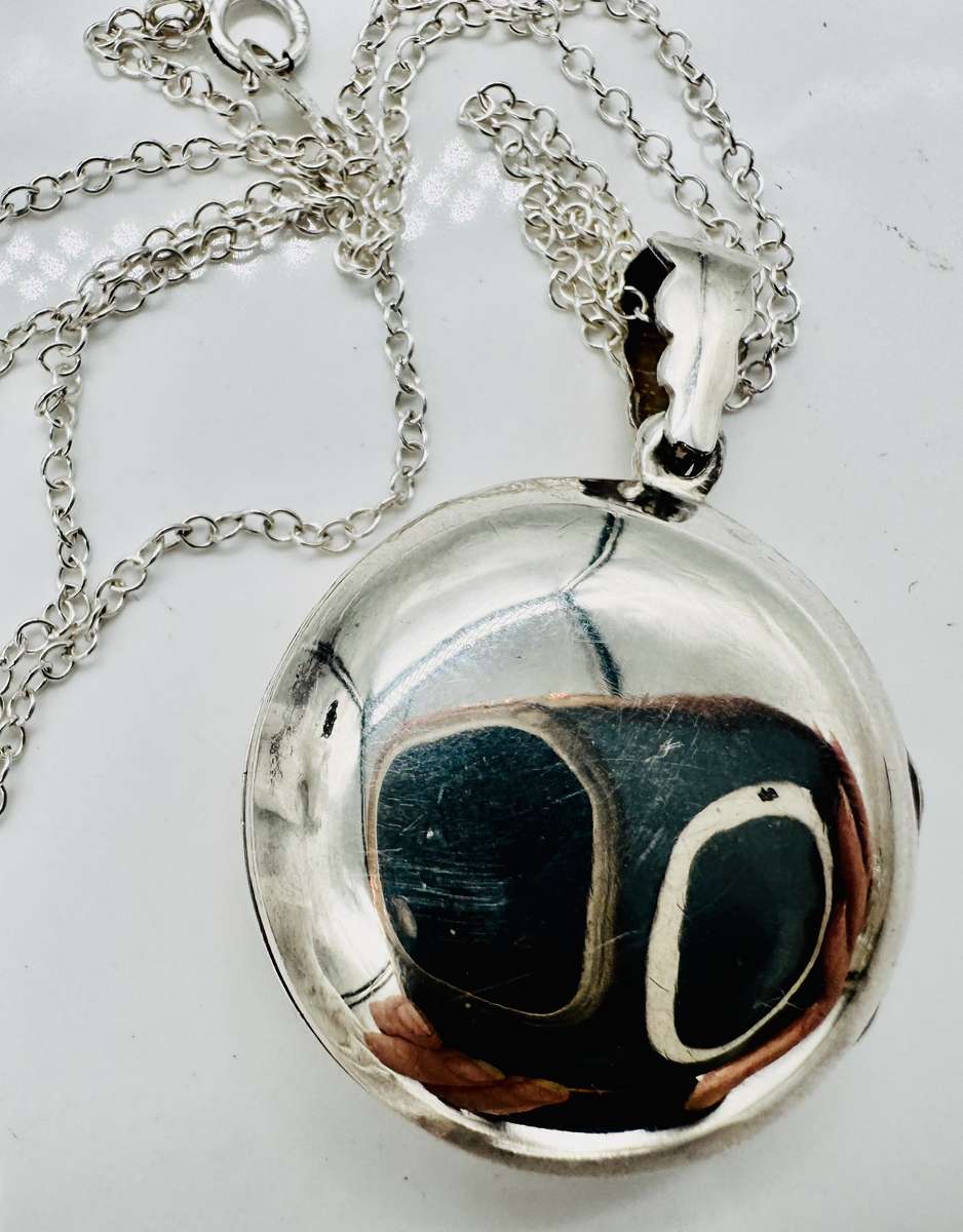 SOLID STERLING SILVER DOUBLE PICTURE LARGE LOCKET NECKLACE. POLISHED HIGH SHINE SURFACE