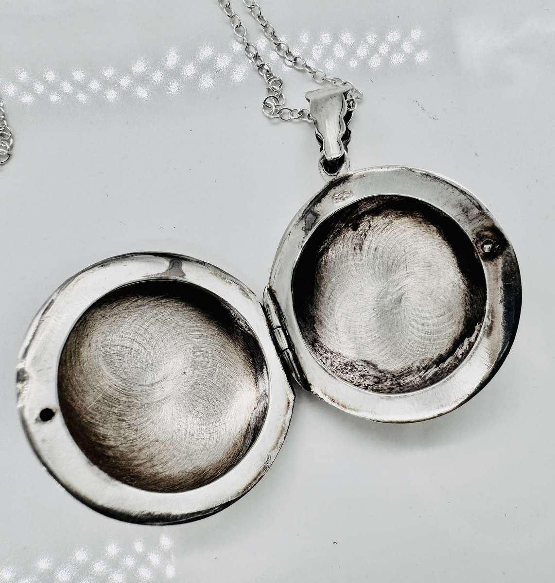 SOLID STERLING SILVER DOUBLE PICTURE LARGE LOCKET NECKLACE. POLISHED HIGH SHINE SURFACE