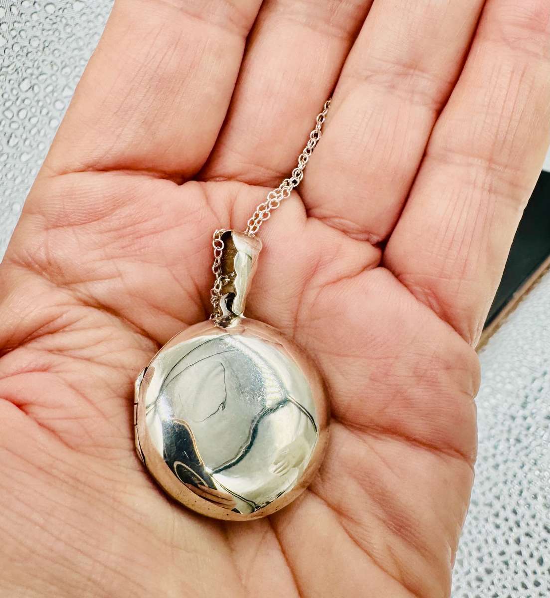 SOLID STERLING SILVER DOUBLE PICTURE LARGE LOCKET NECKLACE. POLISHED HIGH SHINE SURFACE