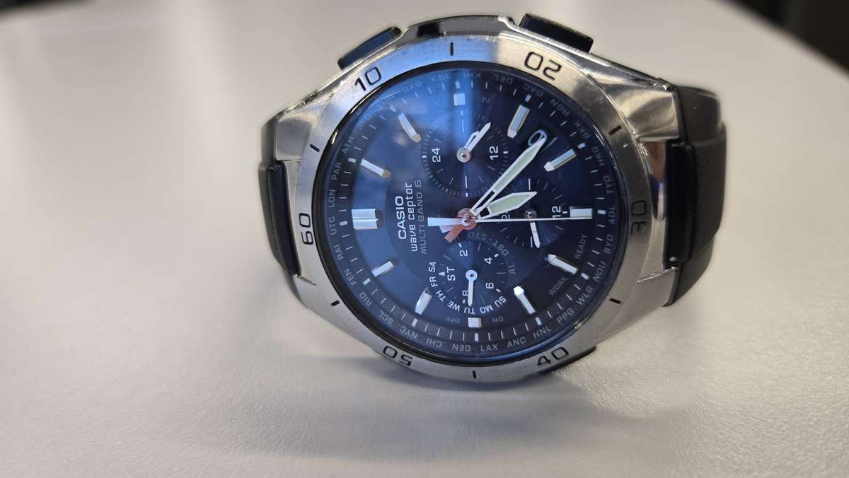 Casio Waveceptor Multiband 6 Solar Quartz watch (Japan import)