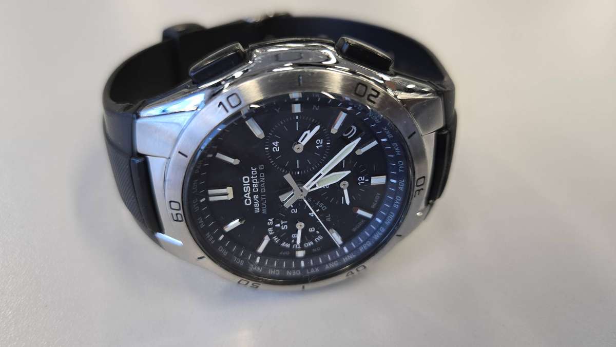 Casio Waveceptor Multiband 6 Solar Quartz watch (Japan import)