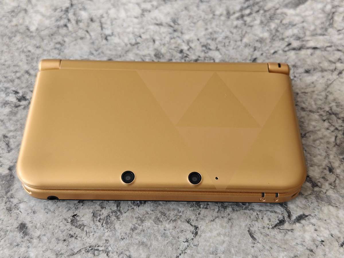 Nintendo 3DS XL The Legend Of Zelda A Link Between Worlds Limited Edition Excellent Condition!