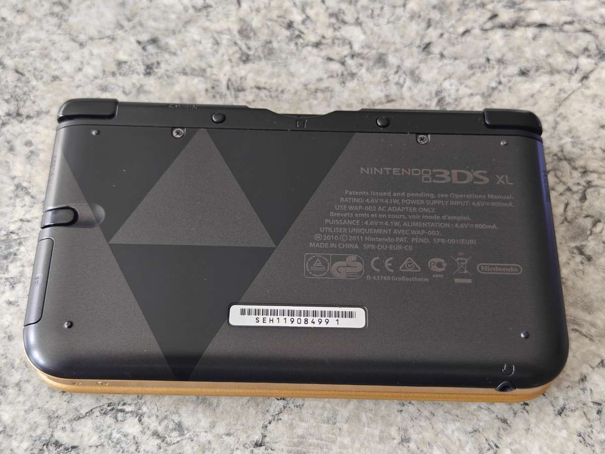 Nintendo 3DS XL The Legend Of Zelda A Link Between Worlds Limited Edition Excellent Condition!