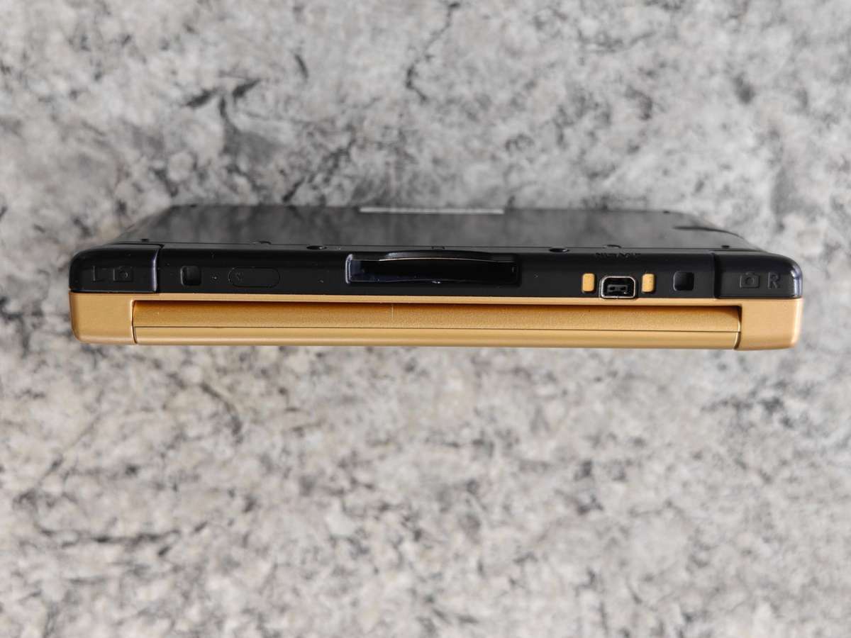 Nintendo 3DS XL The Legend Of Zelda A Link Between Worlds Limited Edition Excellent Condition!