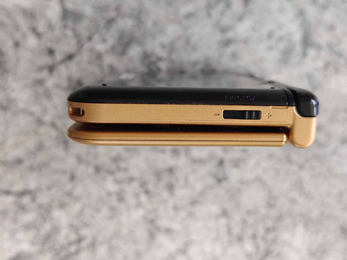 Nintendo 3DS XL The Legend Of Zelda A Link Between Worlds Limited Edition Excellent Condition!