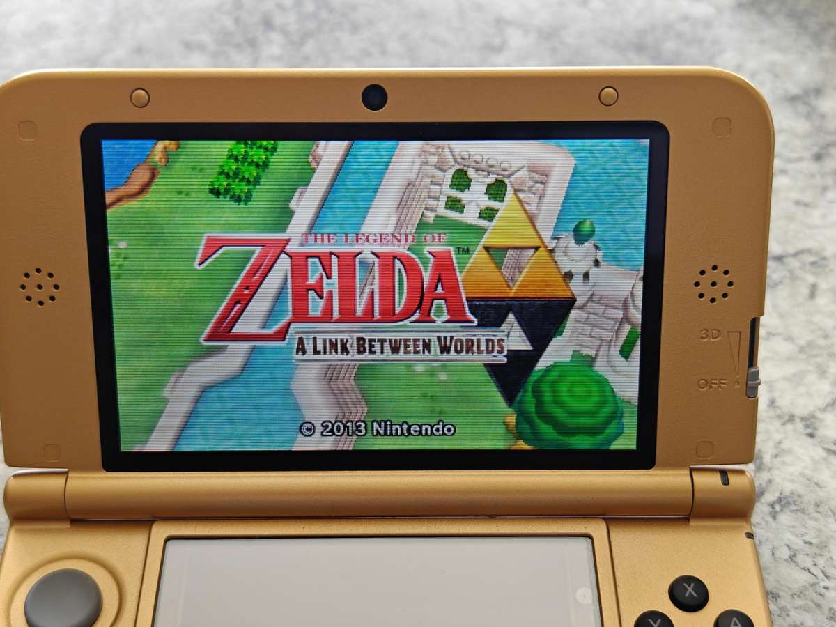 Nintendo 3DS XL The Legend Of Zelda A Link Between Worlds Limited Edition Excellent Condition!