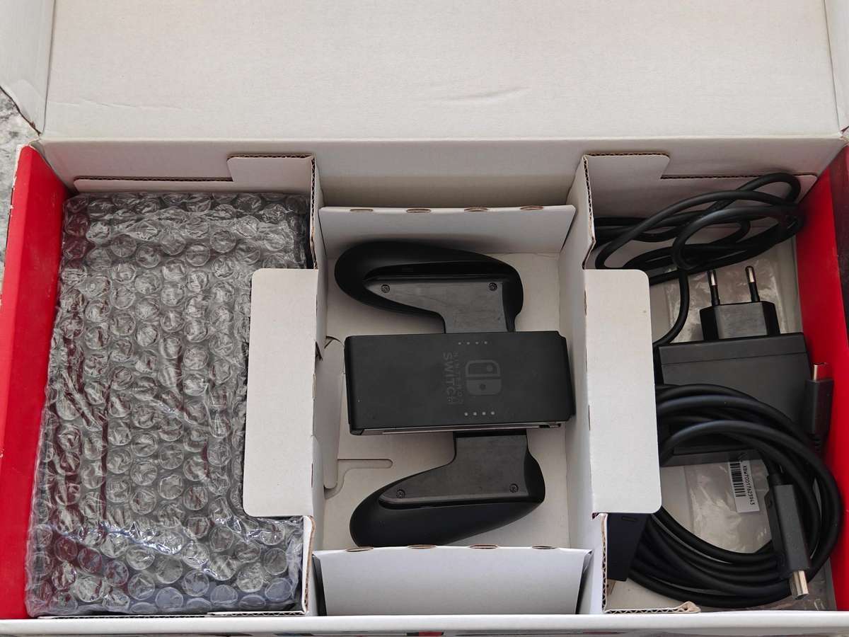 Nintendo Switch V2 Neon Blue/Neon Red Console Boxed Great Condition!