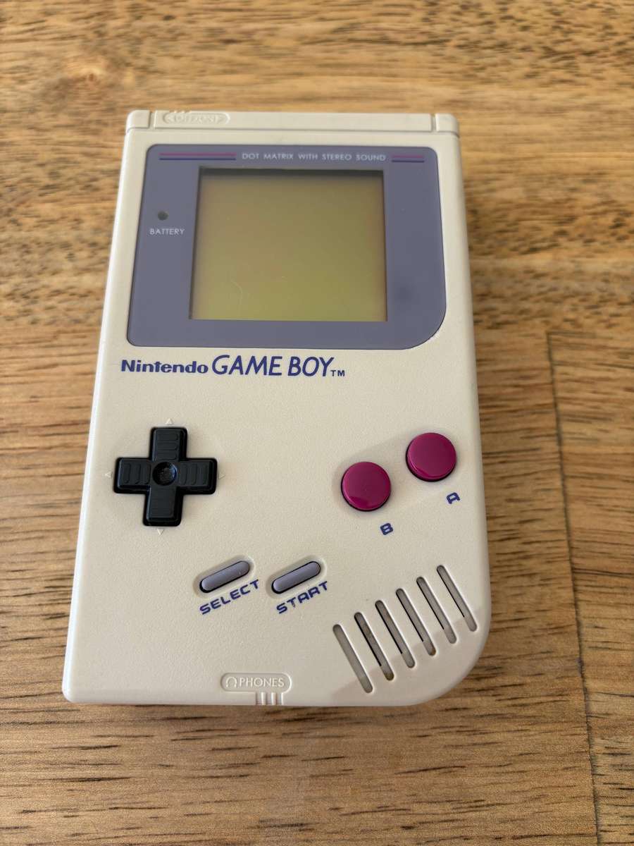 Original Nintendo Game Boy With Free Game Immaculate Condition! (RARE FIND)