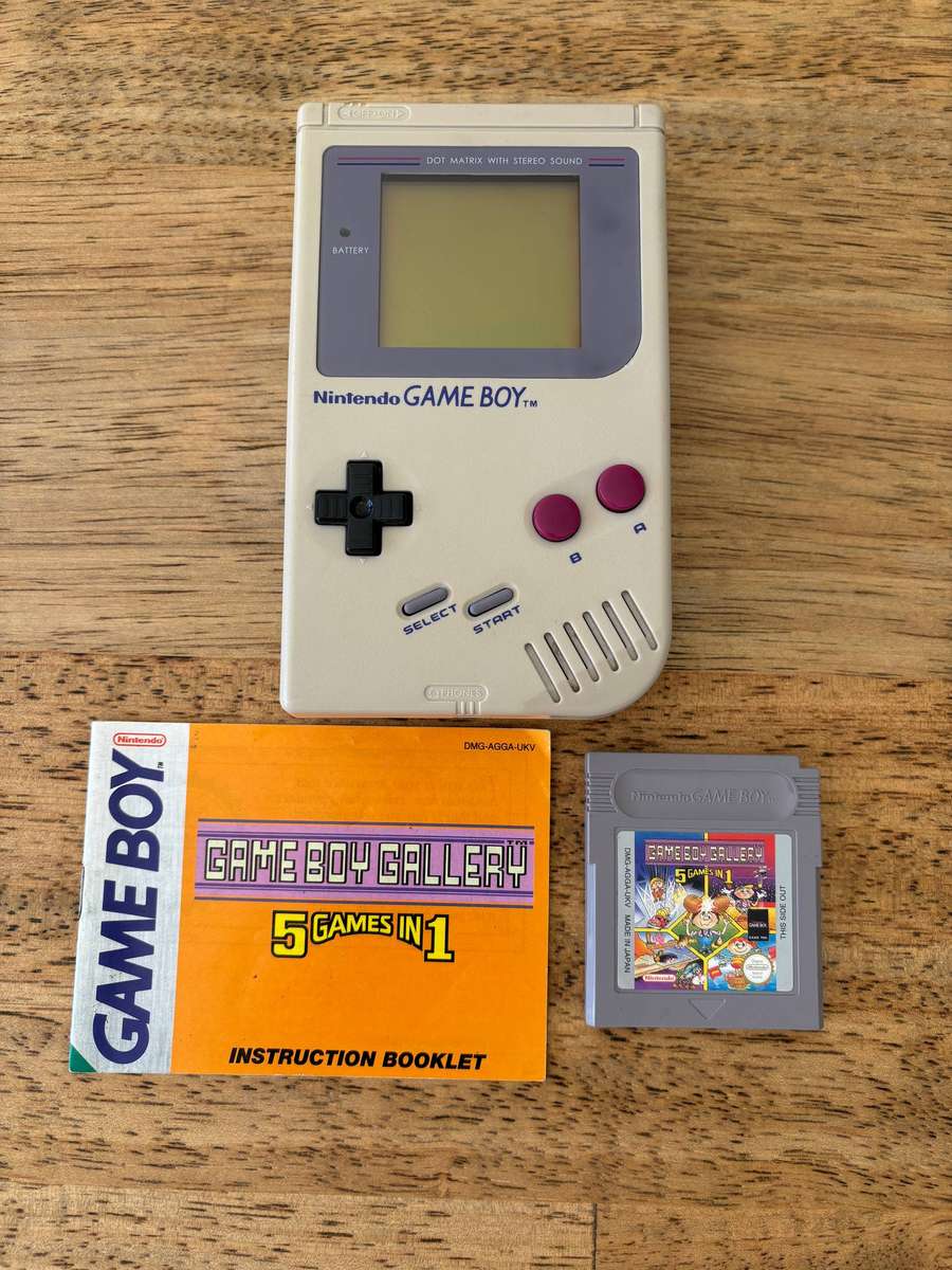 Original Nintendo Game Boy With Free Game Immaculate Condition! (RARE FIND)