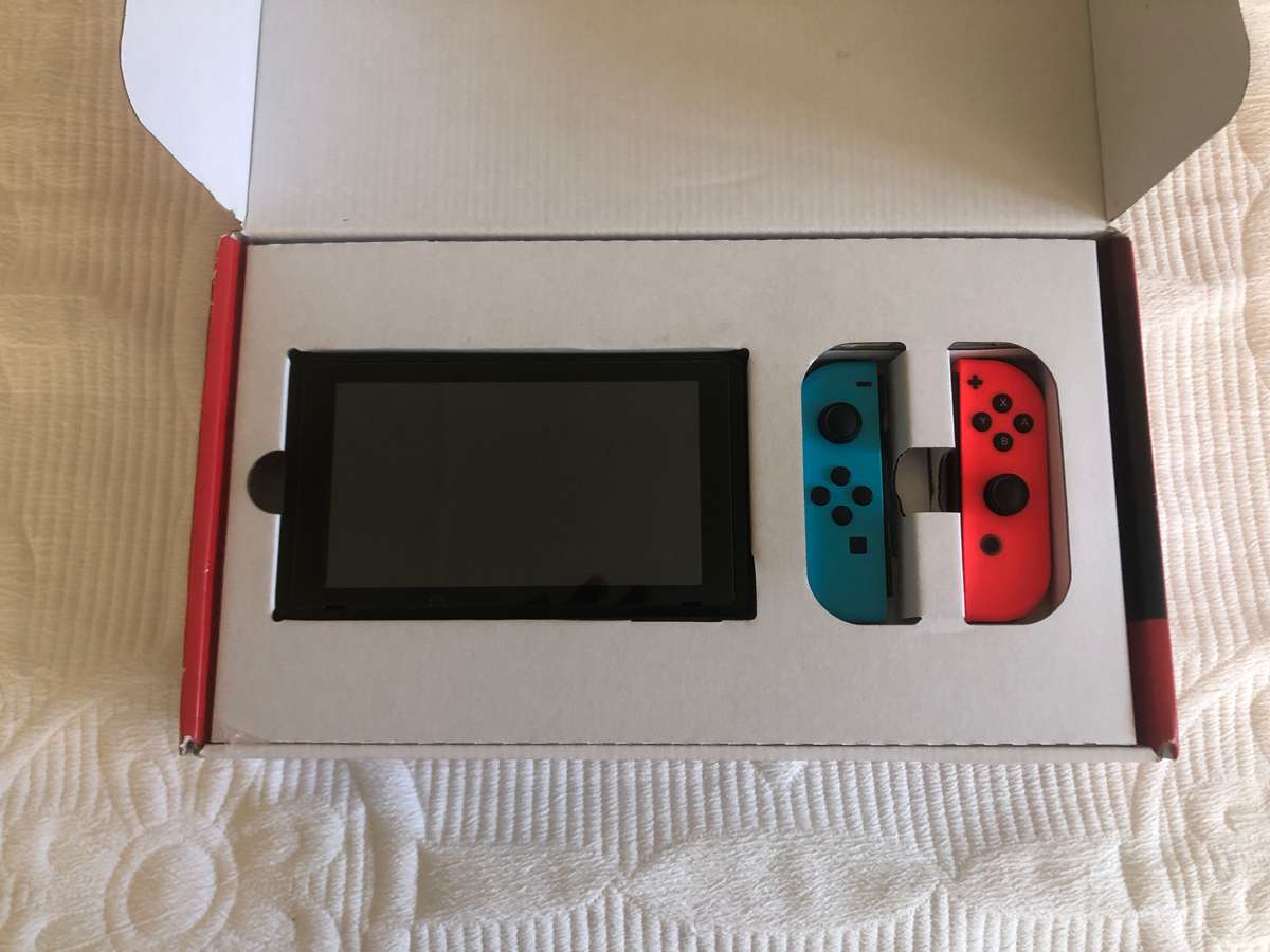 Nintendo Switch V2 Neon Blue/Neon Red Console Boxed Great Condition!