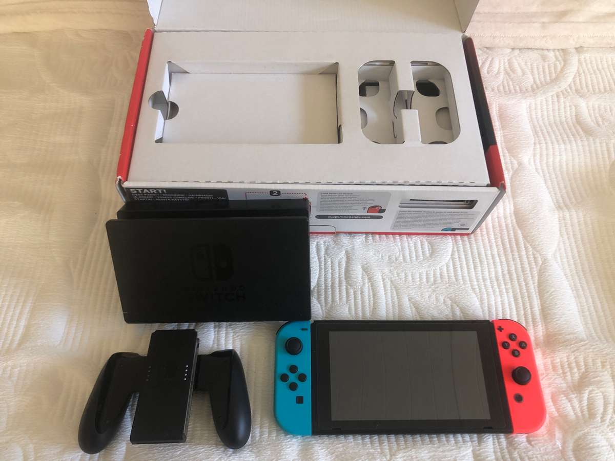 Nintendo Switch V2 Neon Blue/Neon Red Console Boxed Great Condition!