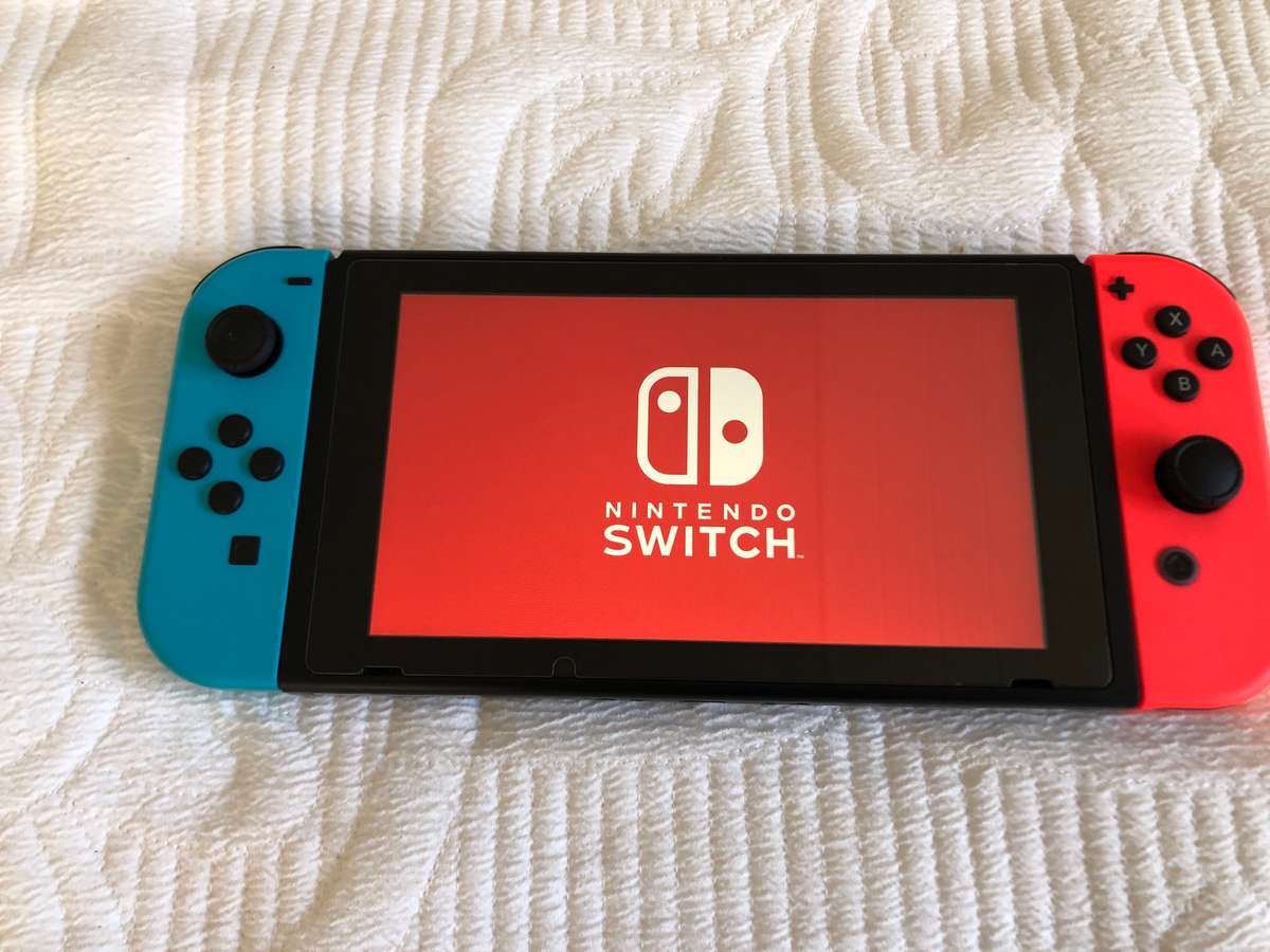 Nintendo Switch V2 Neon Blue/Neon Red Console Boxed Great Condition!