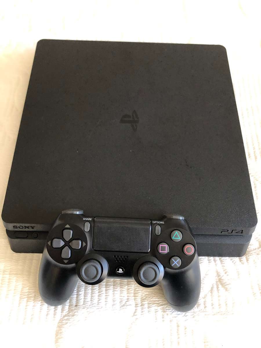 PS4 Slim 500GB With 2 Controllers & 2 Games Great Condition!