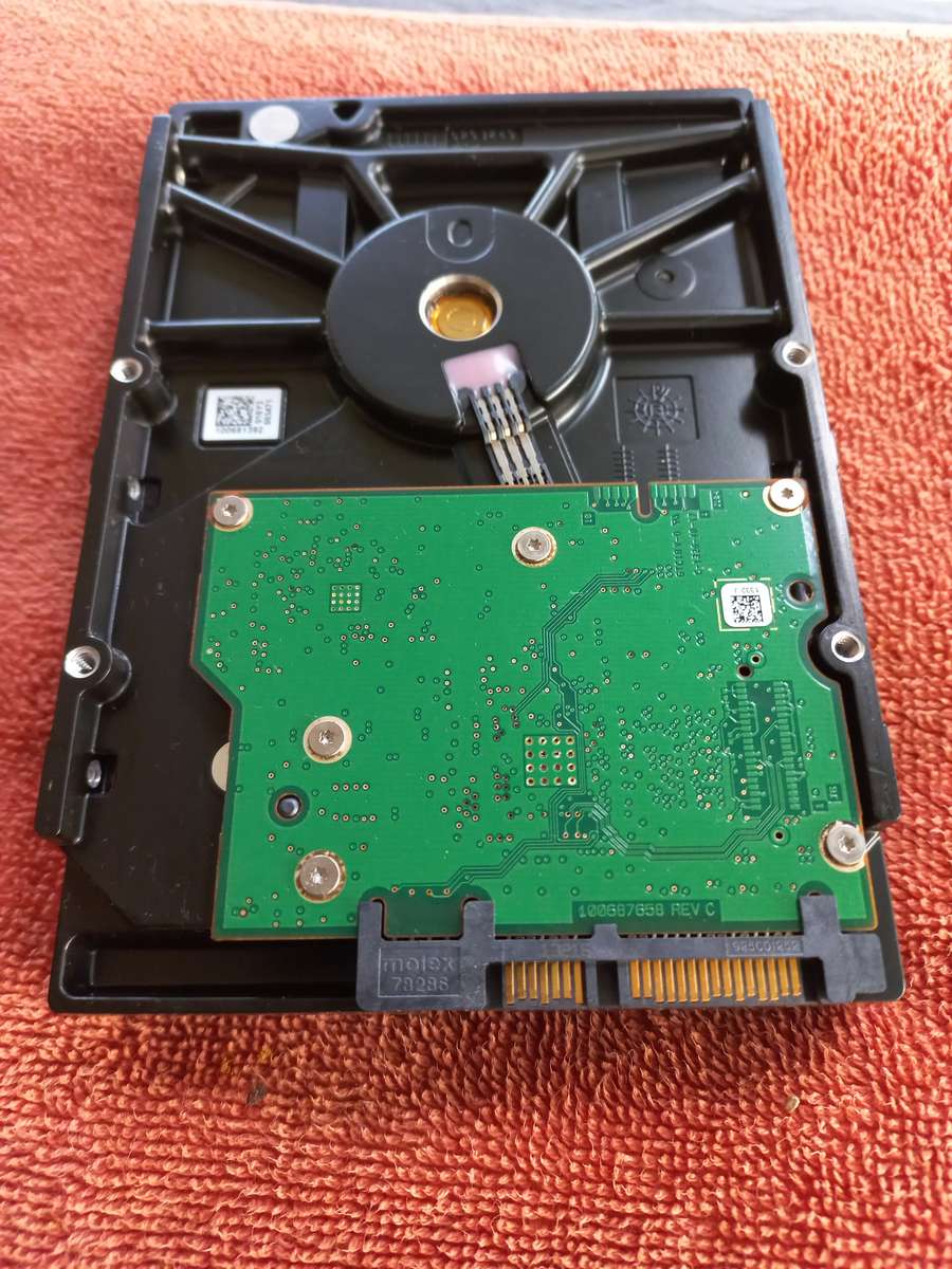 2tb (2000gig) 3.5" sata hard drive - 100% heath & Performance -no bad sectors