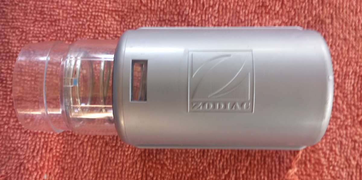 New - 3x 1.2m lengths Zodiac blue twist lock pipes & flow meter valve (suction tester) -Lot