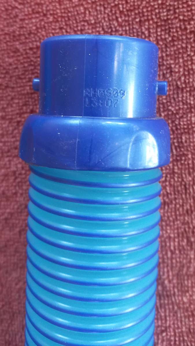 New - 3x 1.2m lengths Zodiac blue twist lock pipes & flow meter valve (suction tester) -Lot