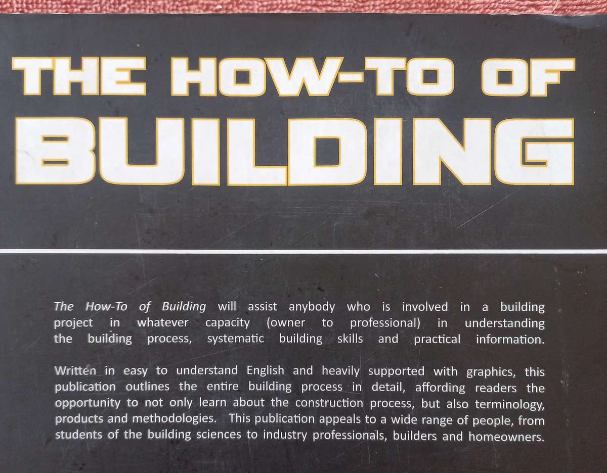 3x book lot - Wilbur Smith - The tigers prey, The how-to of building & Family medical Adviser