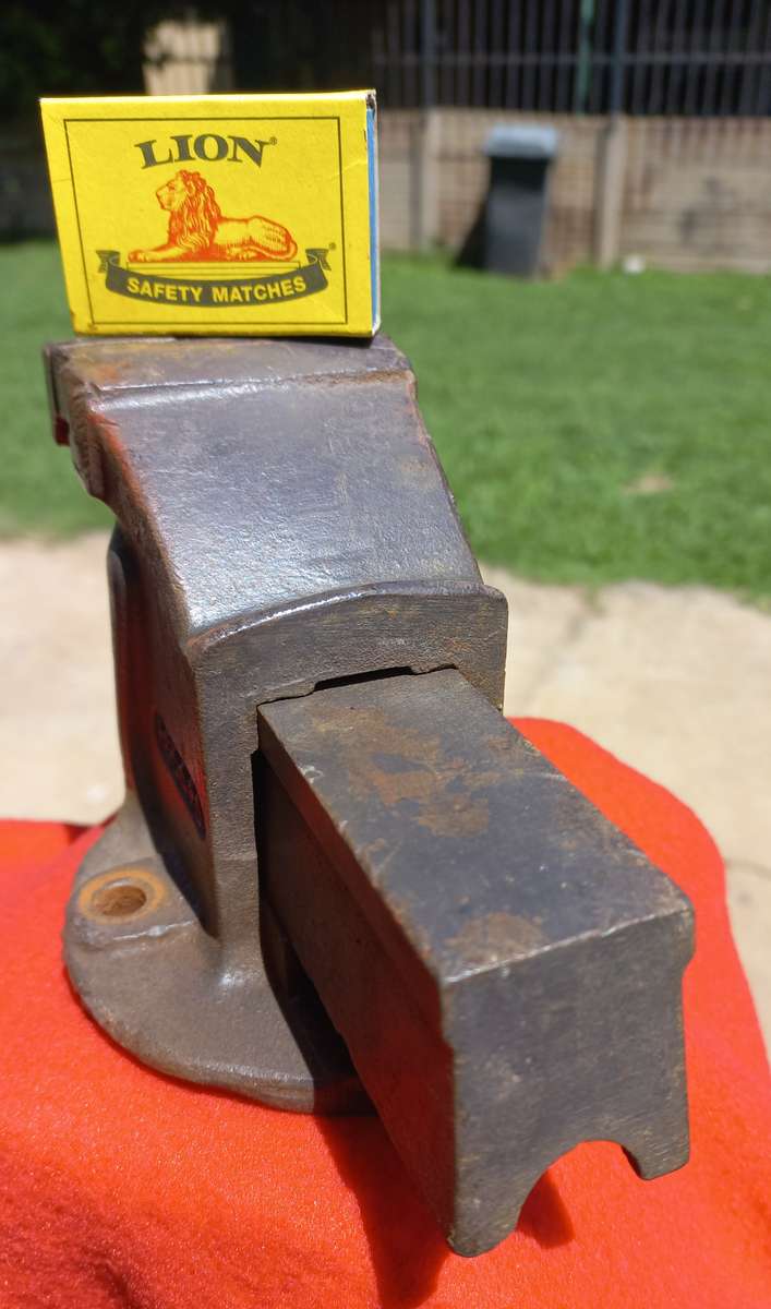 Small Record No0 vice - Made in England 1909 - 2000 by Record Tools Sheffield