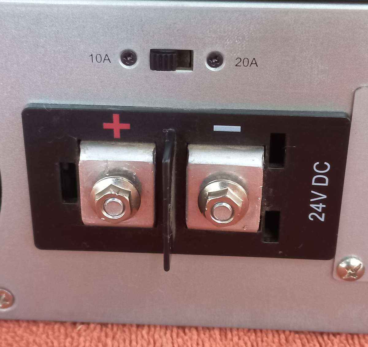 Mecer Lobo 2400VA 1440W 24V Inverter & charger - 2x 12v Batteries Required