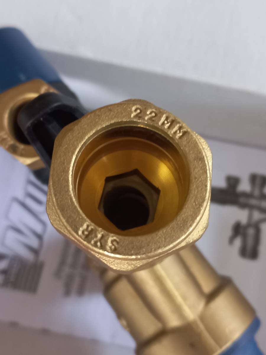 Kwikot 400kpa water pressure control valve with shut-off valve 22mm compression fittings in/out
