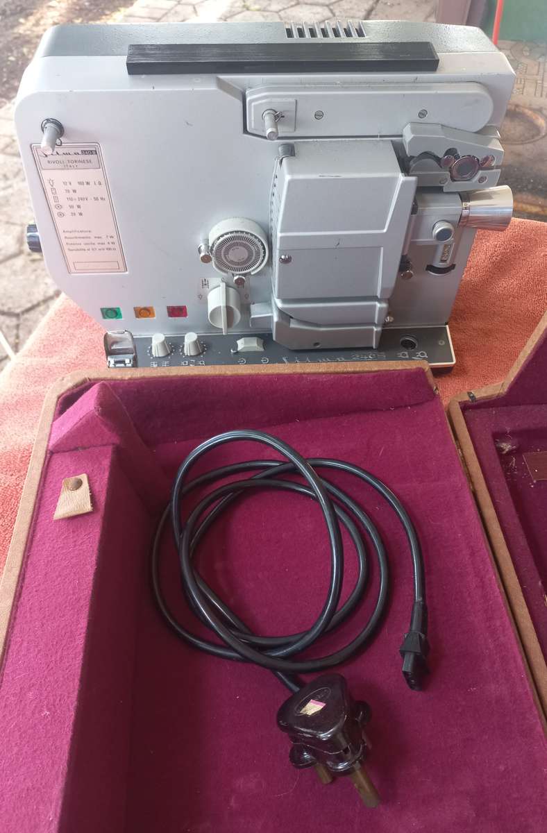 Vintage 8mm film projector Silma 240S - see photos & description