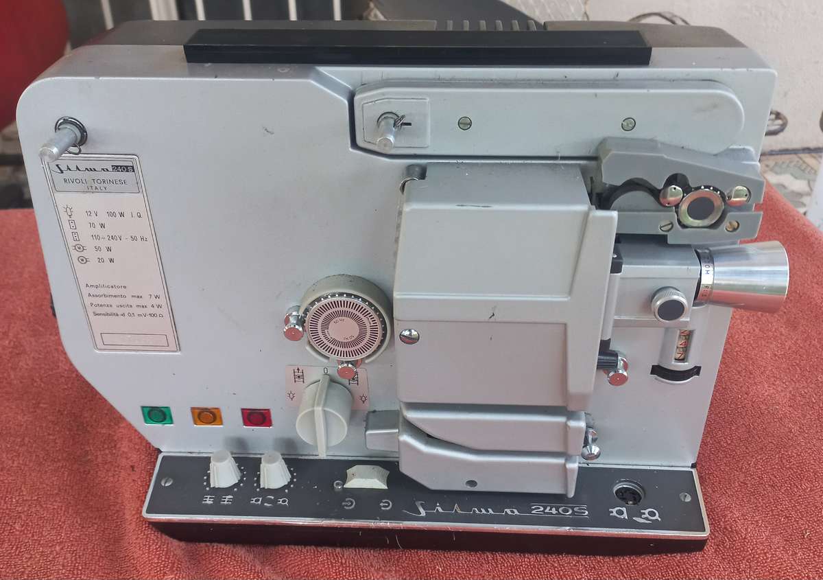Vintage 8mm film projector Silma 240S - see photos & description