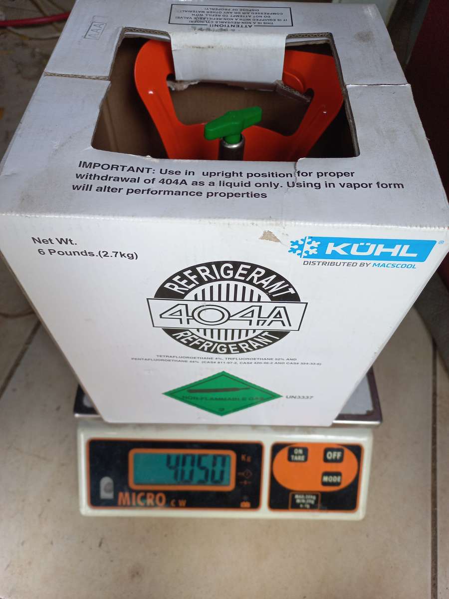 R404a refrigerant gas - 2kg in small cylinder