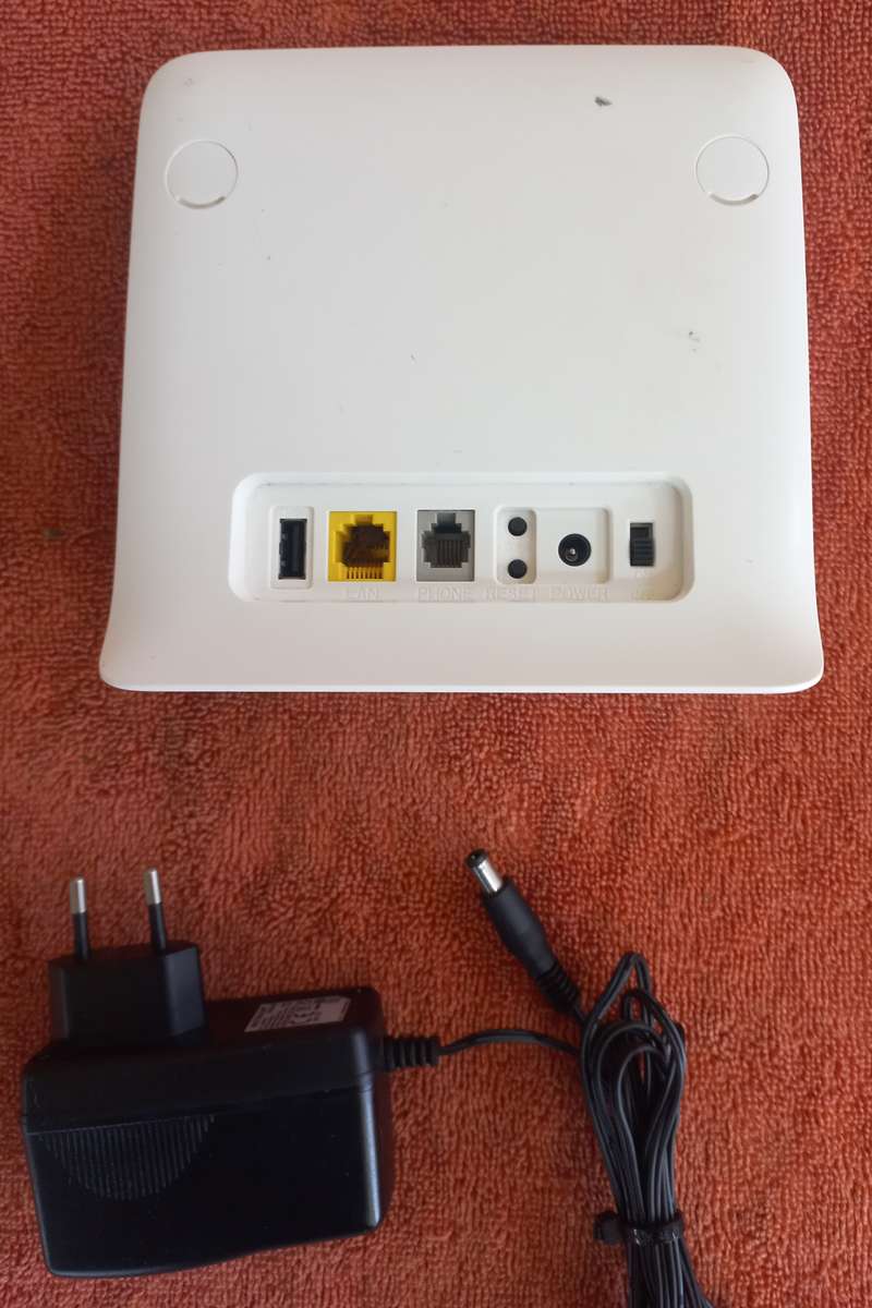 4G/LTE Sim card modem/router, wifi 2.4ghz  - OPEN TO ALL CELL NETWORKS - ZTE MF253