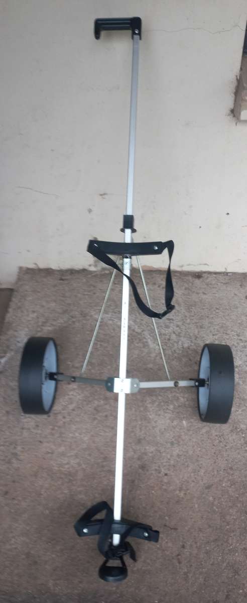 Foldable golf bag pull cart/trolley