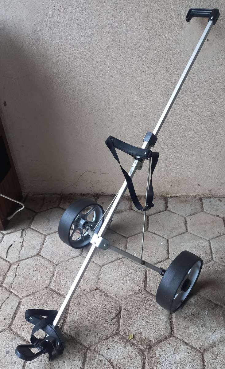 Foldable golf bag pull cart/trolley