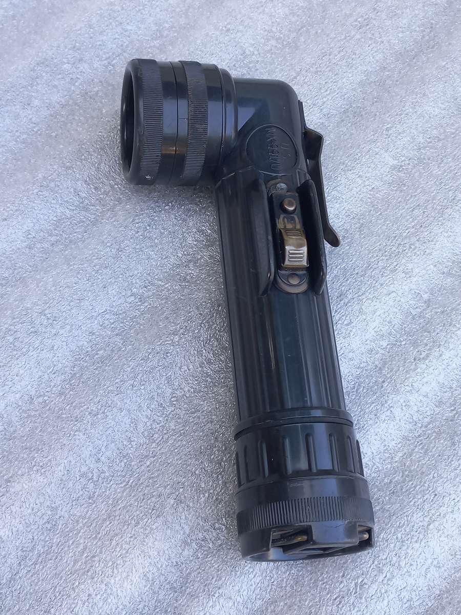 Fulton MX-991/U U.S. military right-angle flashlight