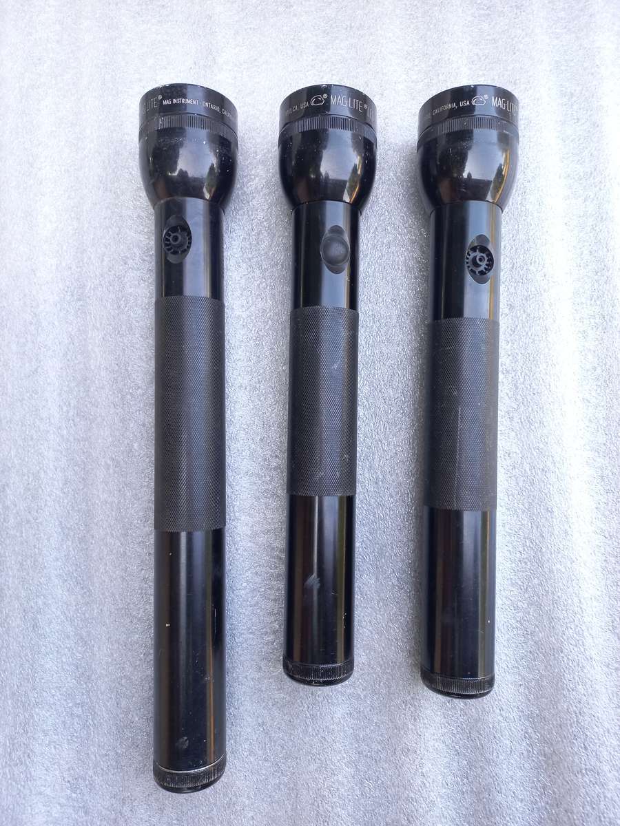 Lot of 3 MAGlight flashlights - read description