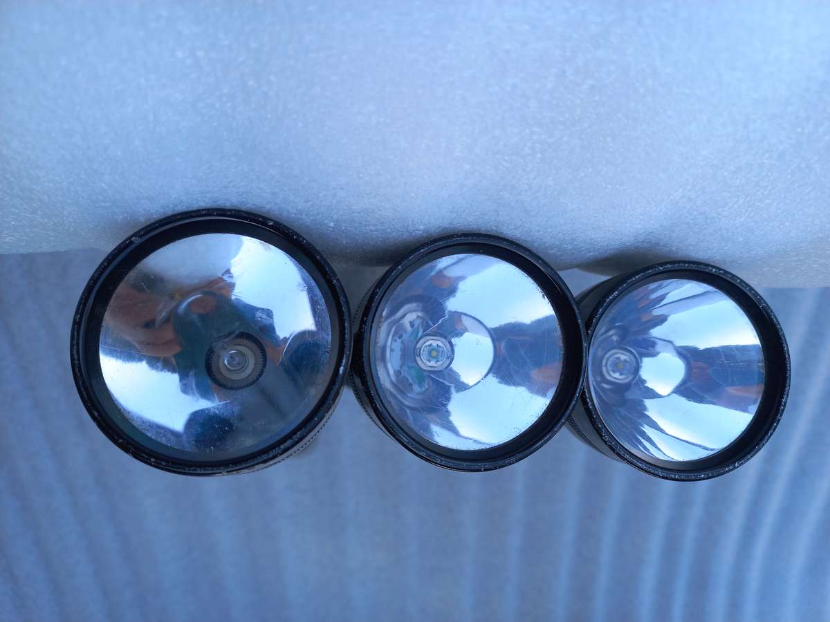 Lot of 3 MAGlight flashlights - read description