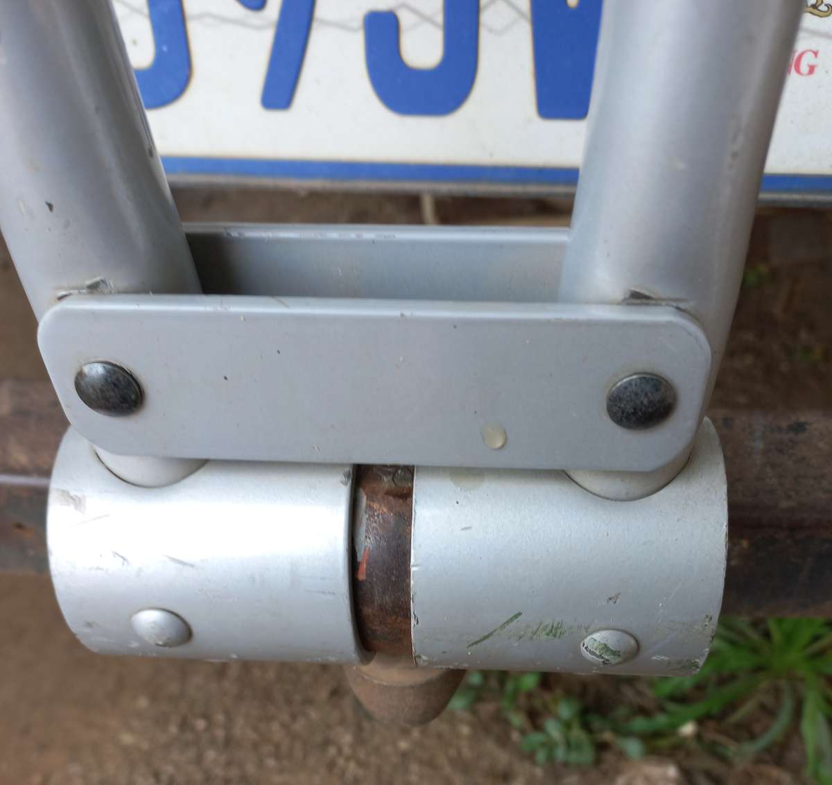 Thule bicycle carrier for automotives - towbar-ball mount - takes 2x cycles - see photos