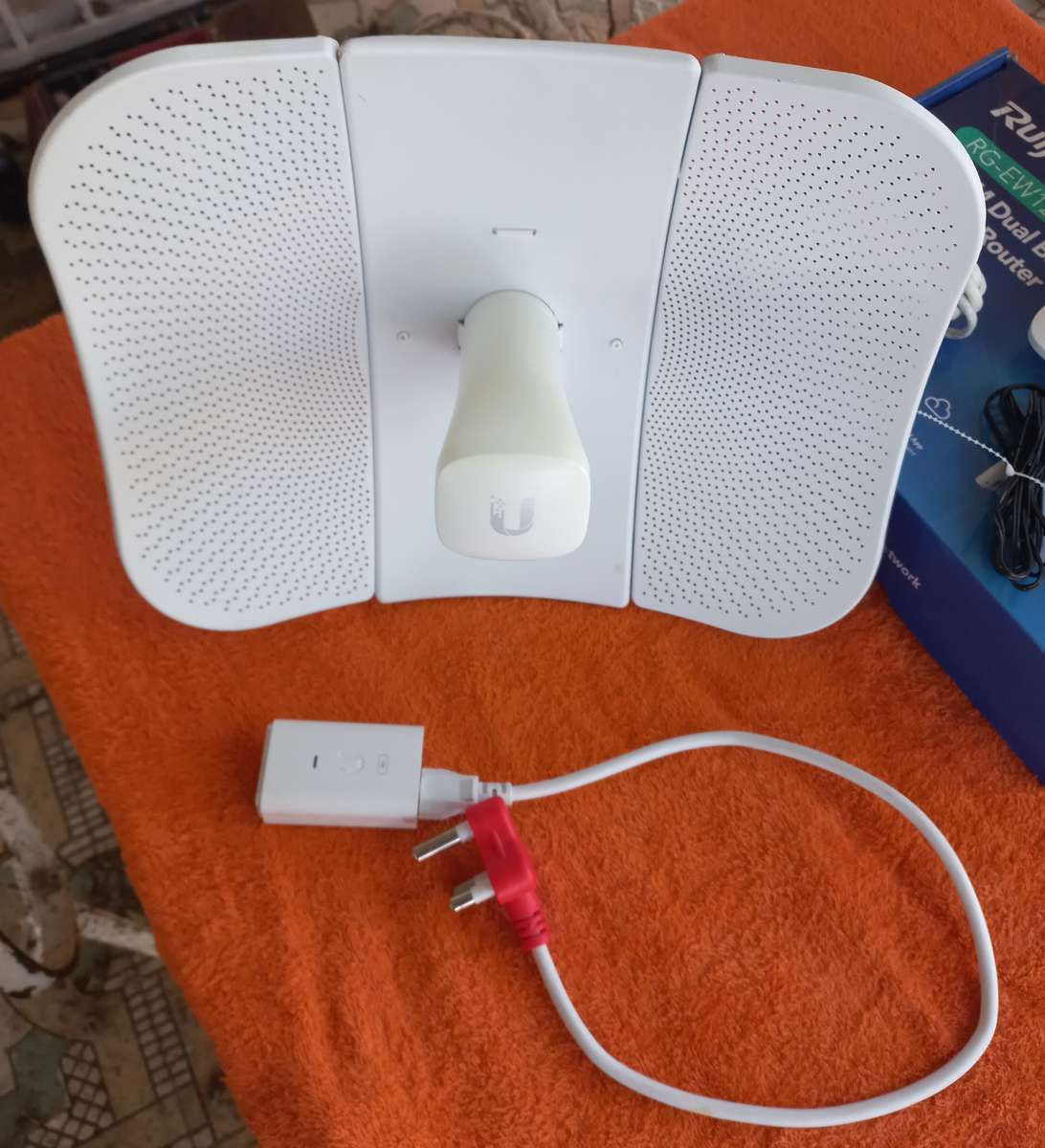 Ubiquiti 5GHz AirMAX LiteBeam AC CPE & Duel band wifi access point