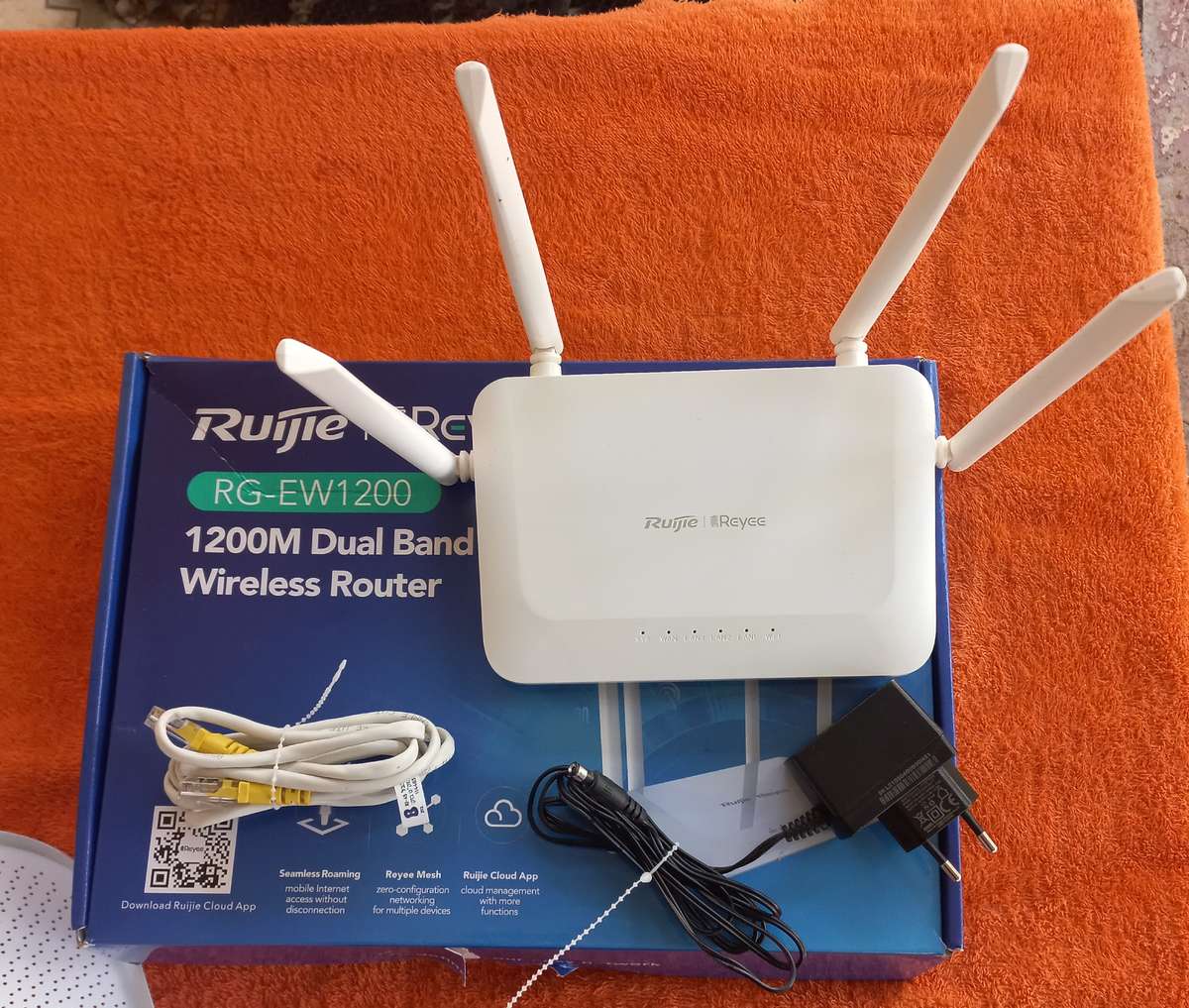 Ubiquiti 5GHz AirMAX LiteBeam AC CPE & Duel band wifi access point