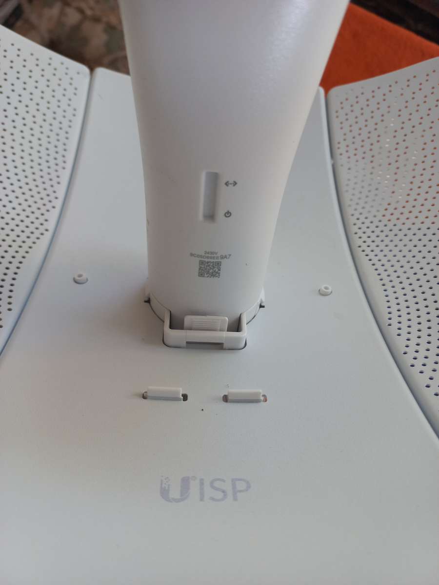 Ubiquiti 5GHz AirMAX LiteBeam AC CPE & Duel band wifi access point