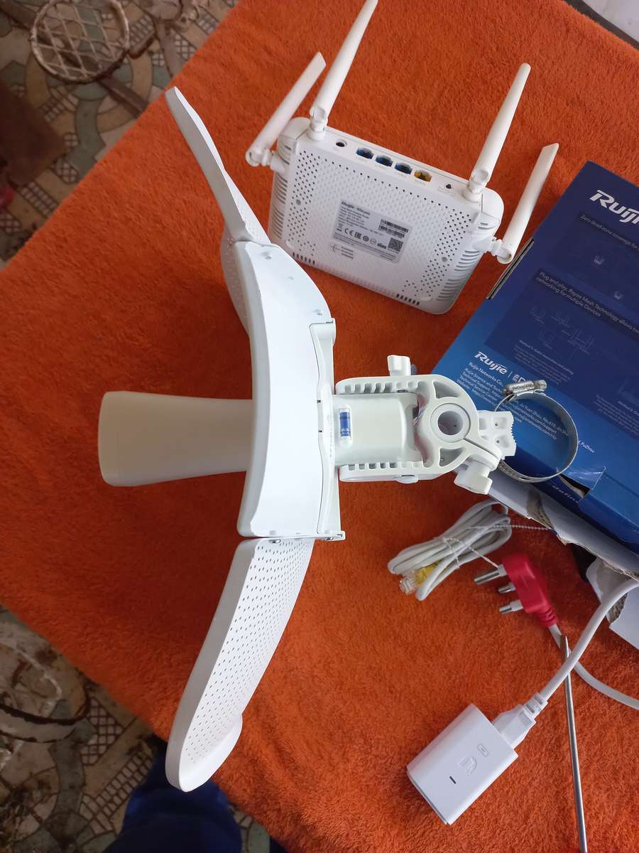 Ubiquiti 5GHz AirMAX LiteBeam AC CPE & Duel band wifi access point