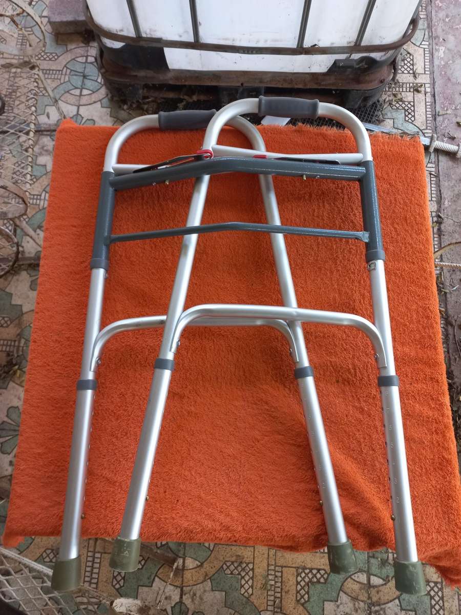 Folding Walker frame with Height Adjustable