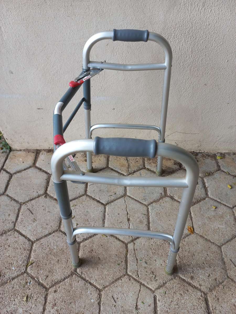 Folding Walker frame with Height Adjustable