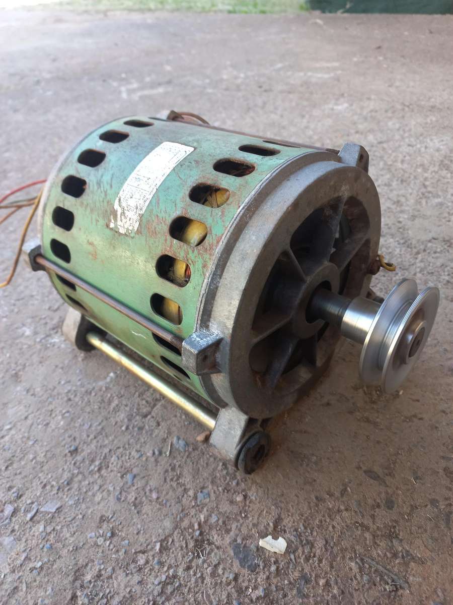 Electric motor 220v - 2 speed, foward & reverse capable - working order - see description & photos
