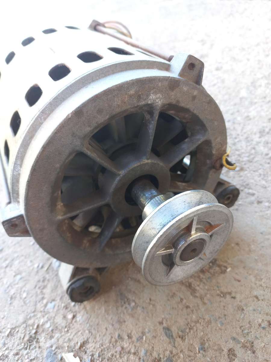 Electric motor 220v - 2 speed, foward & reverse capable - working order - see description & photos
