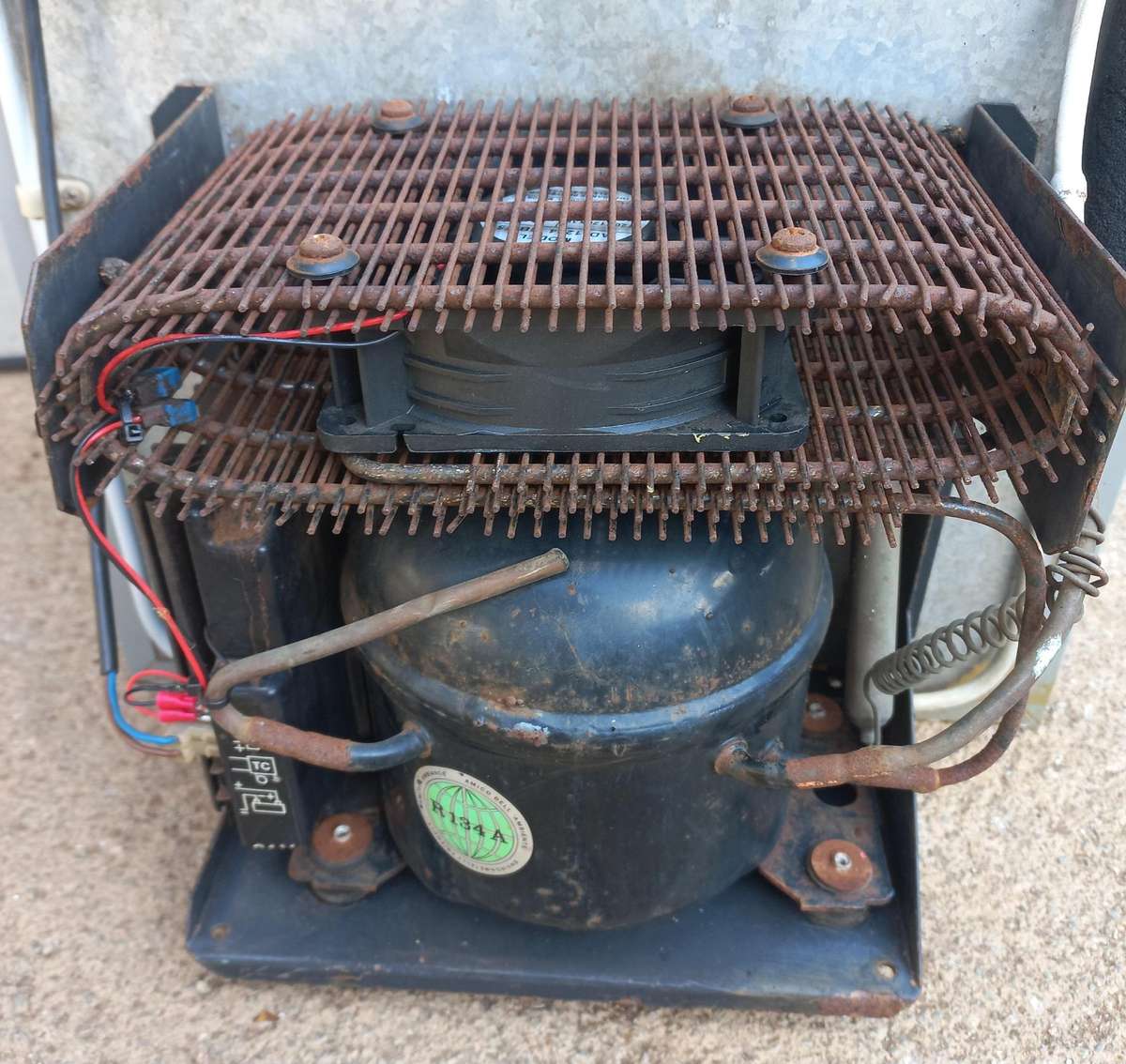 24vdc fridge with small freezer compartment - see photos & description