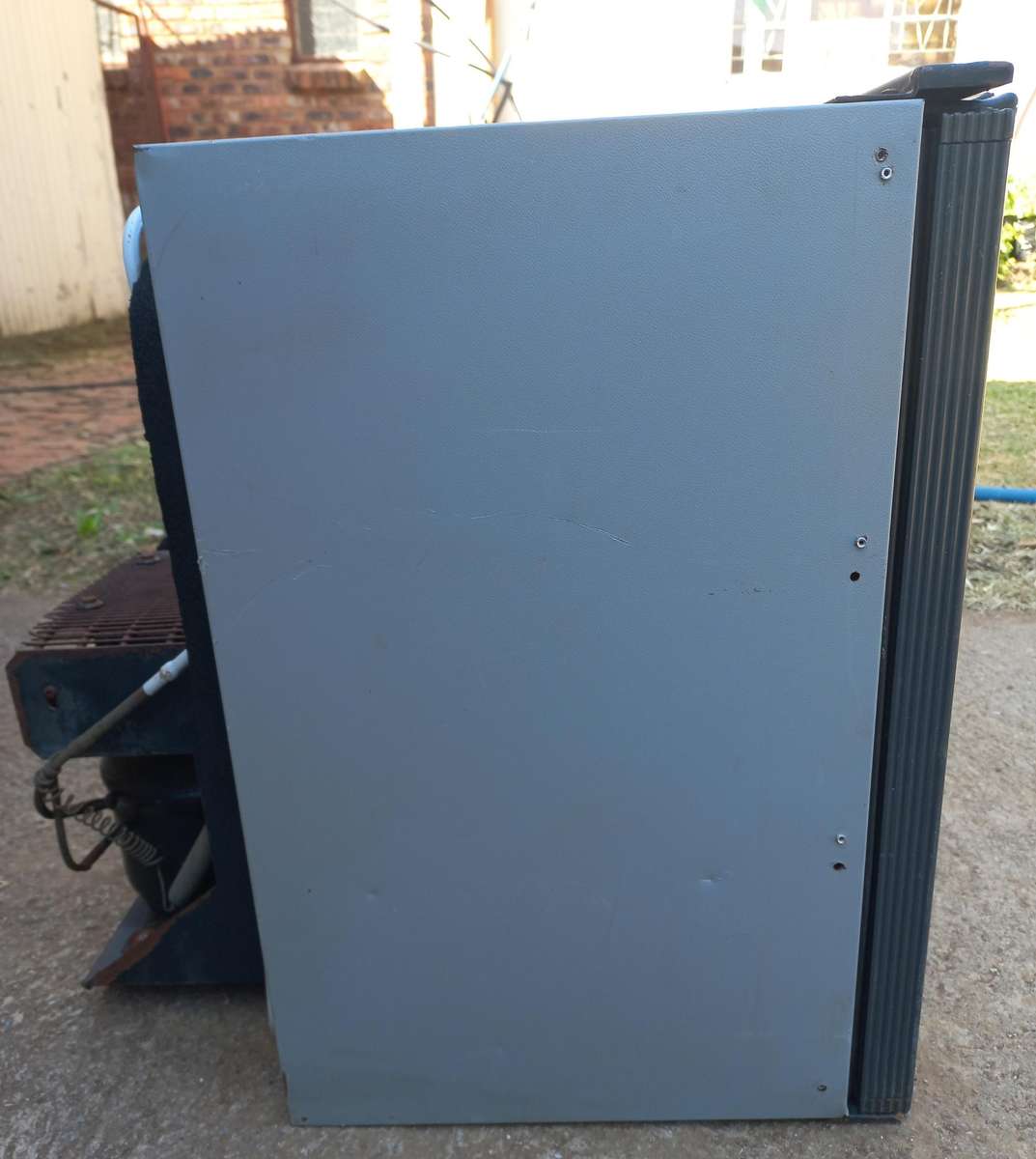 24vdc fridge with small freezer compartment - see photos & description