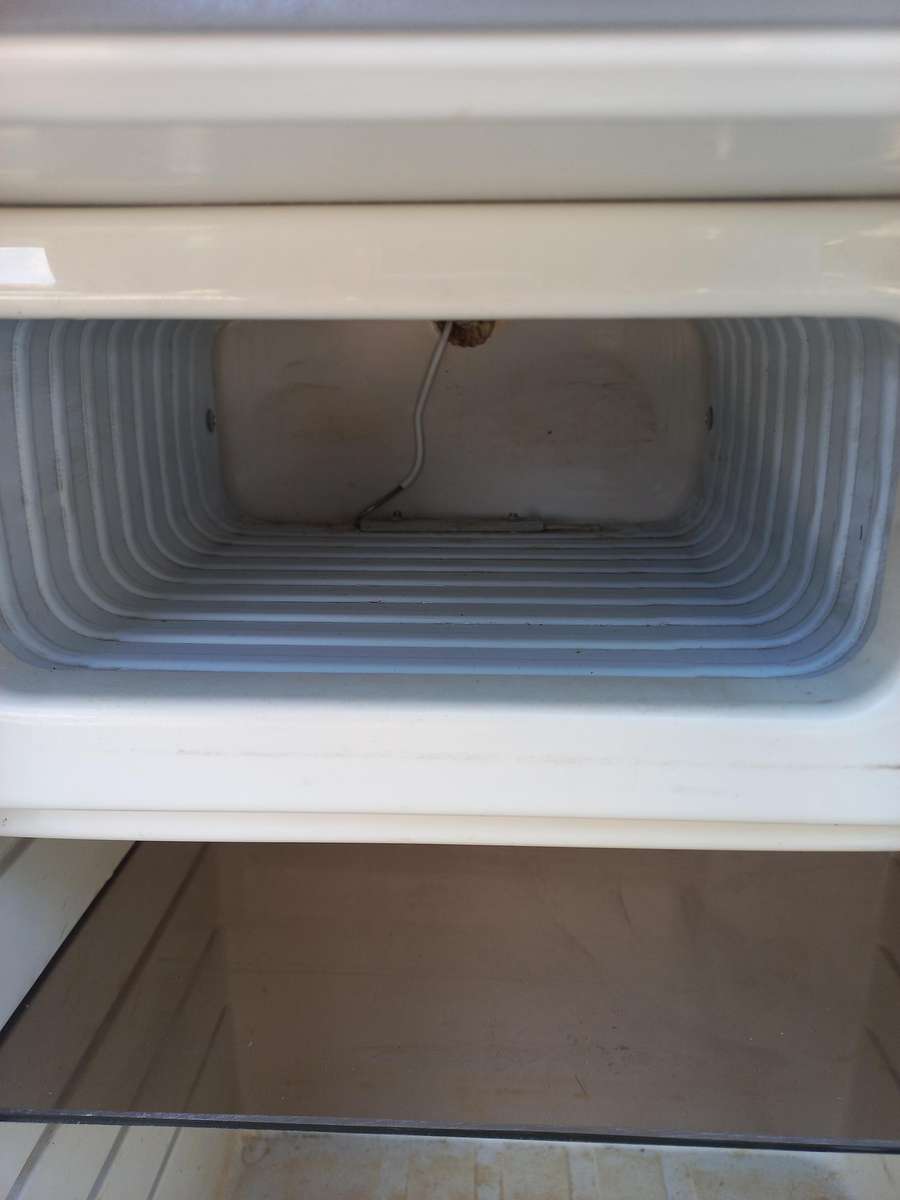 24vdc fridge with small freezer compartment - see photos & description