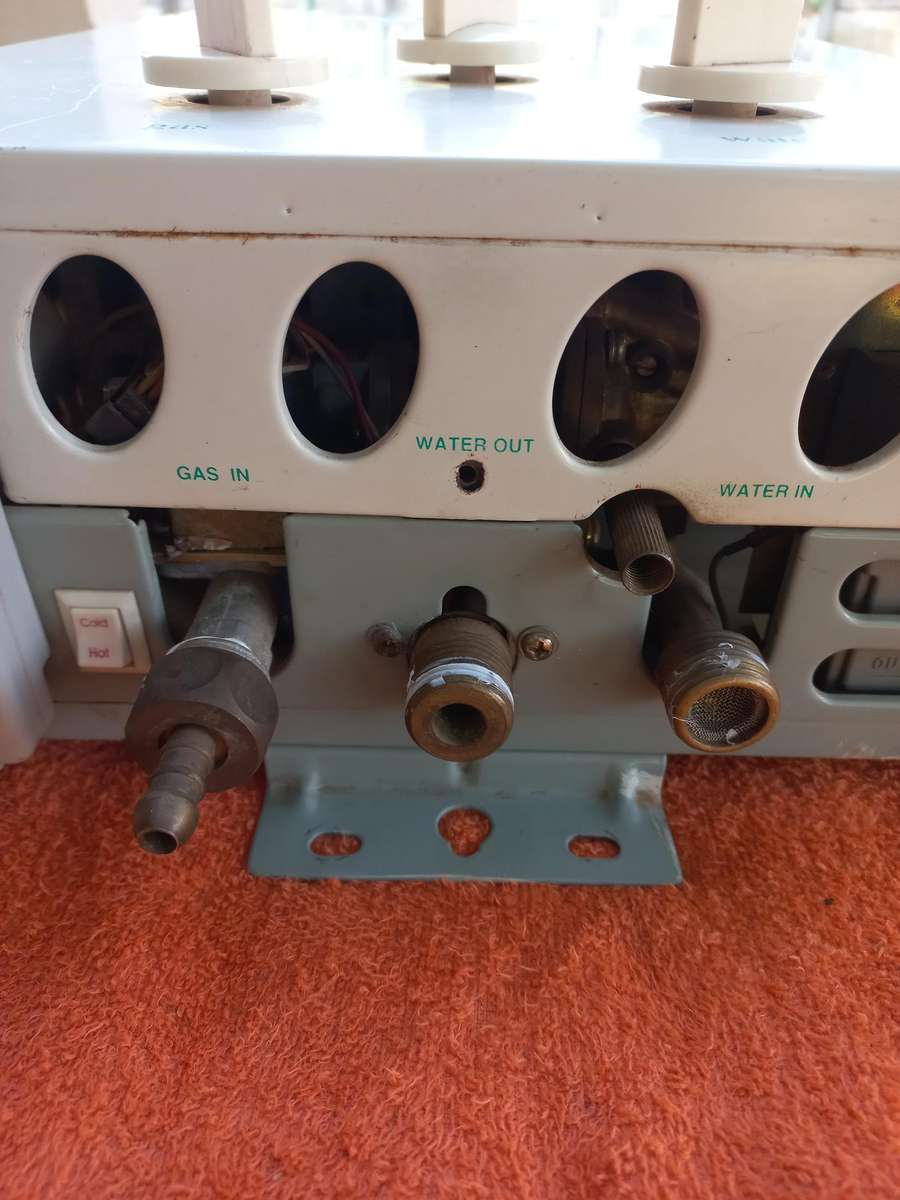 Totai 5L gas geyser - see photos & description