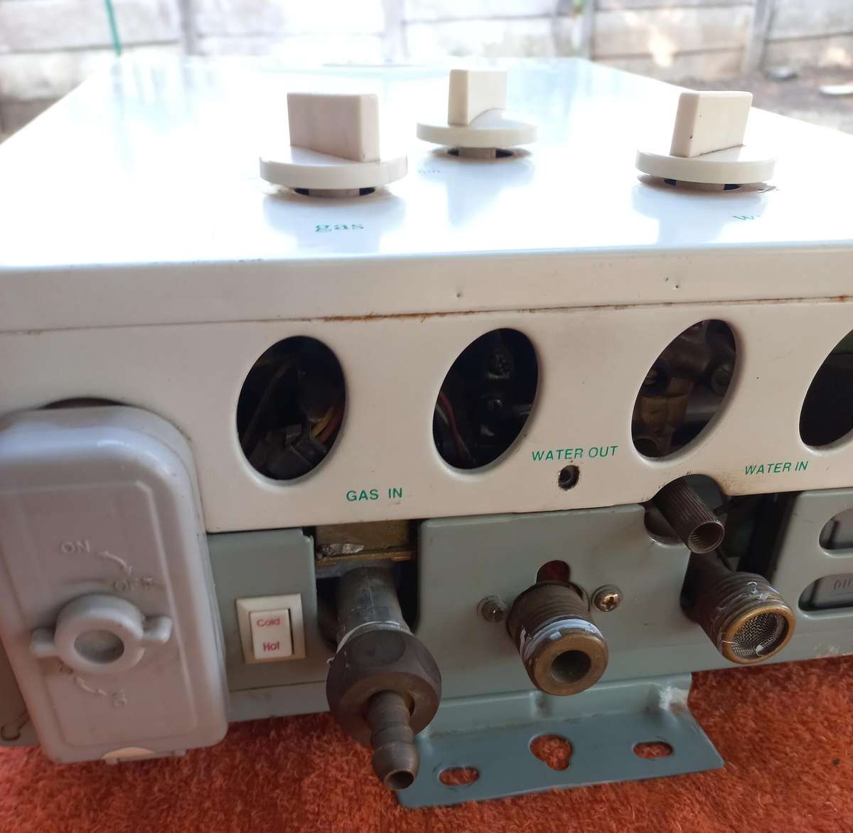 Totai 5L gas geyser - see photos & description